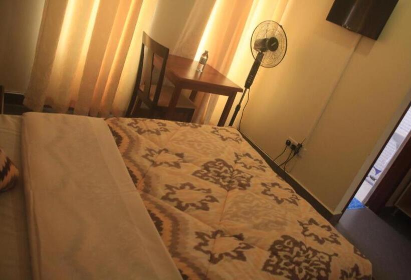 Habitación Estándar, Kenendia