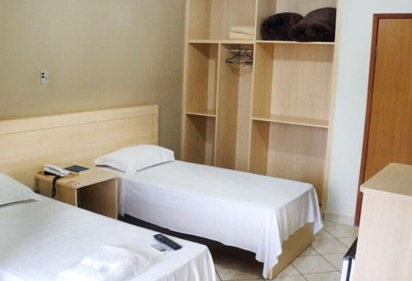 标准三人间, Manhuaçu Center