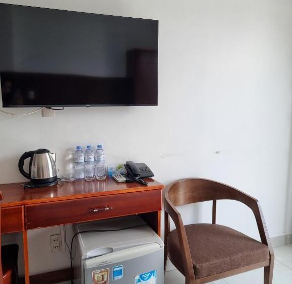 اتاق استاندارد چهارنفره با بالکن, Minh Khue