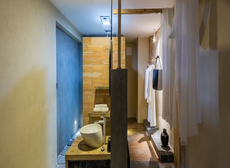 اتاق لوکس, Shangrila Karesansui