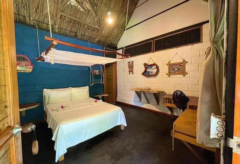 اتاق خانوادگی, Bikini Hotel & Pool
