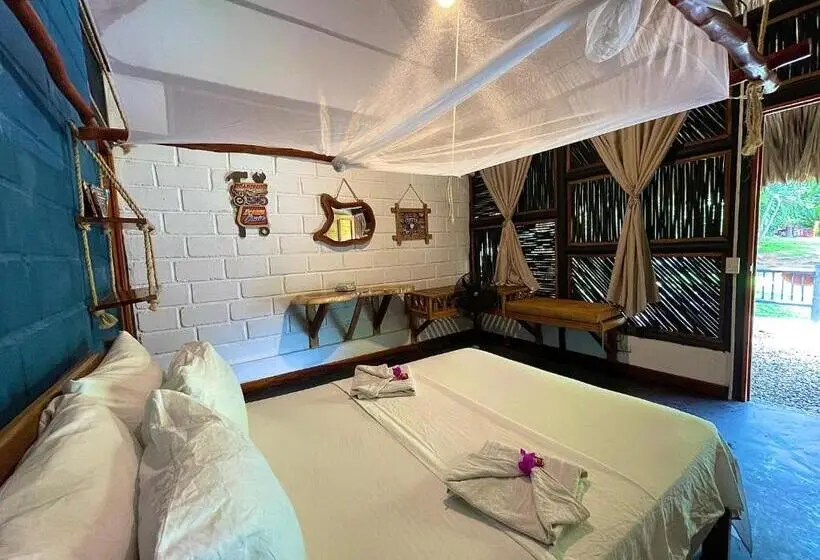 اتاق خانوادگی, Bikini Hotel & Pool