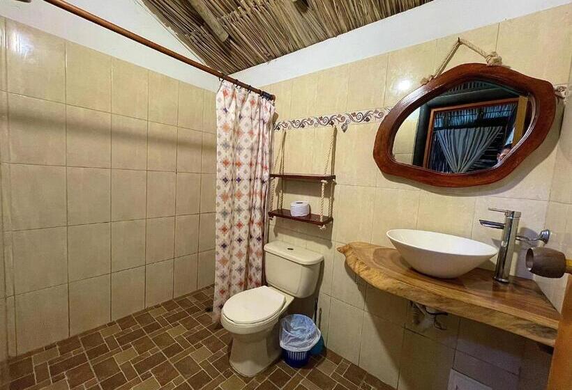 اتاق خانوادگی, Bikini Hotel & Pool