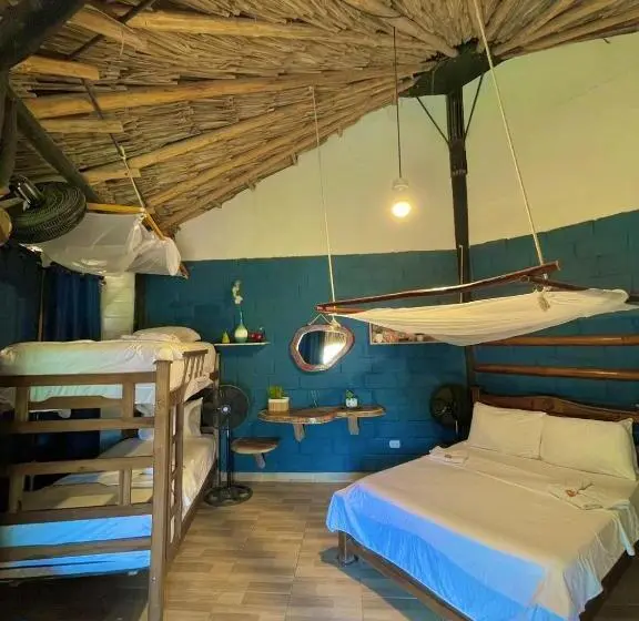 اتاق استاندارد چهار تخته, Bikini Hotel & Pool