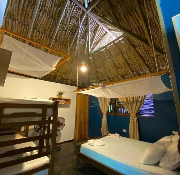 اتاق استاندارد چهار تخته, Bikini Hotel & Pool