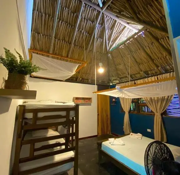 اتاق استاندارد چهار تخته, Bikini Hotel & Pool