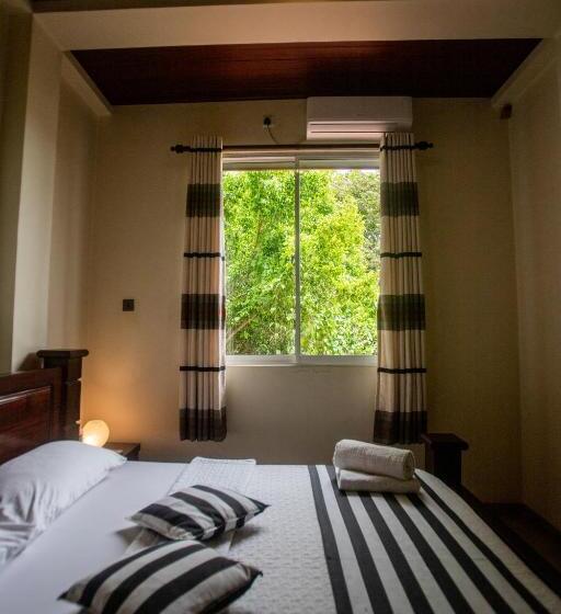 디럭스 룸, Evergreen Hotel Dambulla