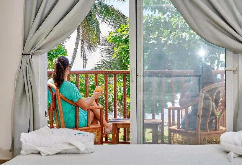 Номер Стандарт Вид на Море с Балконом, Aaki