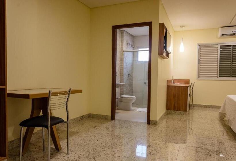 豪华三人间, Lindoya