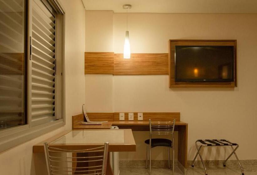 带按摩浴盆的套房, Lindoya