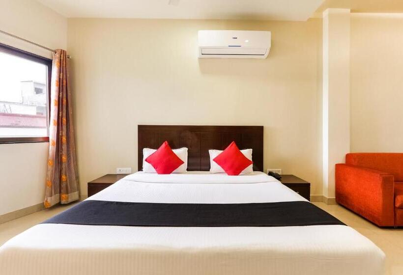 トリプルクラシックルーム, Super Townhouse Lalghati Near Airport