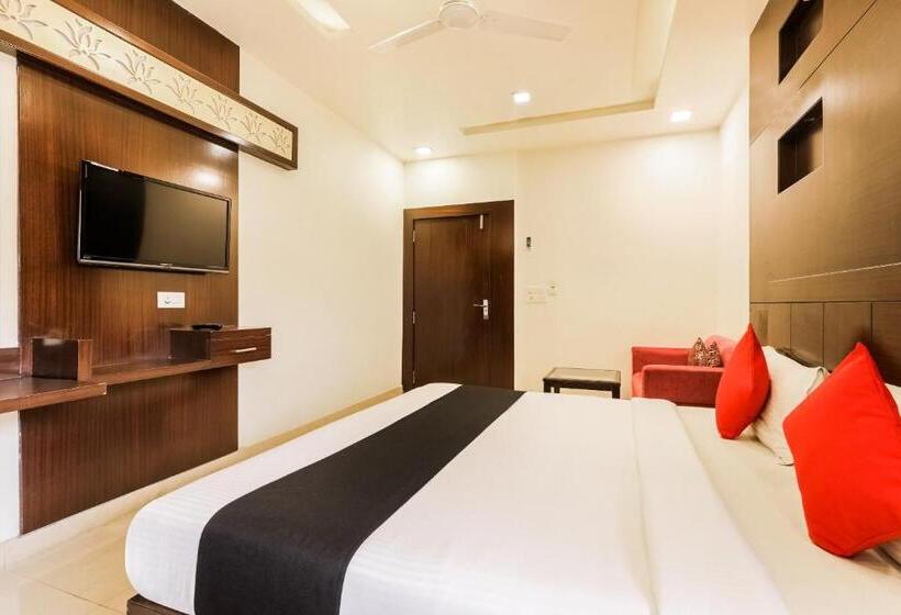 トリプルクラシックルーム, Super Townhouse Lalghati Near Airport