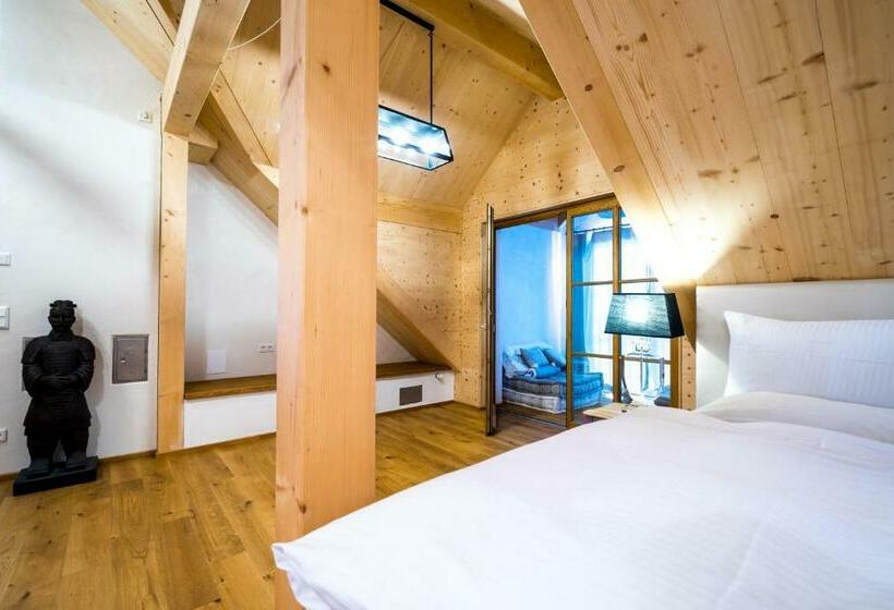 デラックススタジオ, Rote19