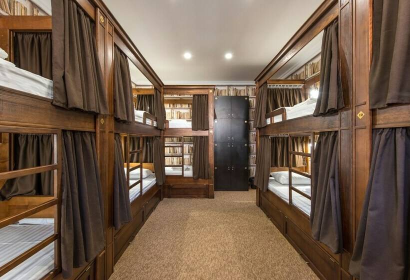 تختخواب در اتاق مشترک, Tsatsa Hotel Hostel