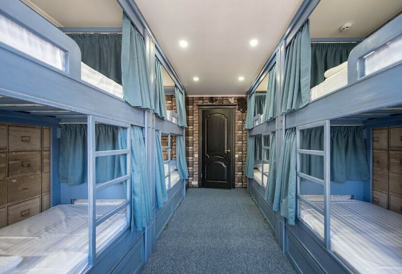 تختخواب در اتاق مشترک, Tsatsa Hotel Hostel