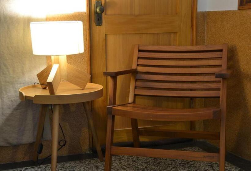 اتاق لوکس چهار تخته, Alley X Tainan