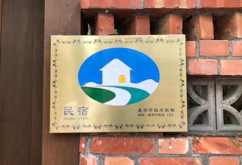 اتاق استاندارد, Alley X Tainan