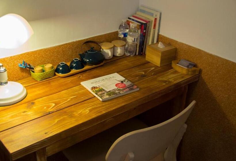 اتاق استاندارد, Alley X Tainan