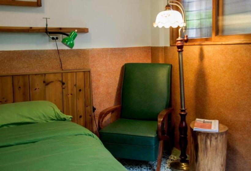 اتاق استاندارد, Alley X Tainan