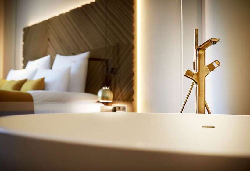 سوئیت جونیور با چشمانداز, Beyond By Geisel Adults Only