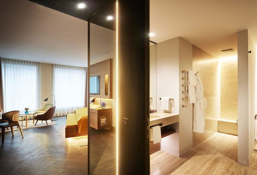 سوئیت جونیور با چشمانداز, Beyond By Geisel Adults Only