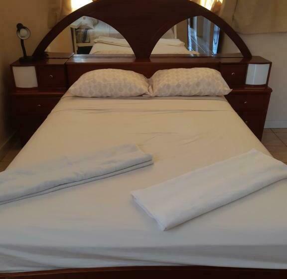 اتاق استاندارد با بالکن, El Canadiense