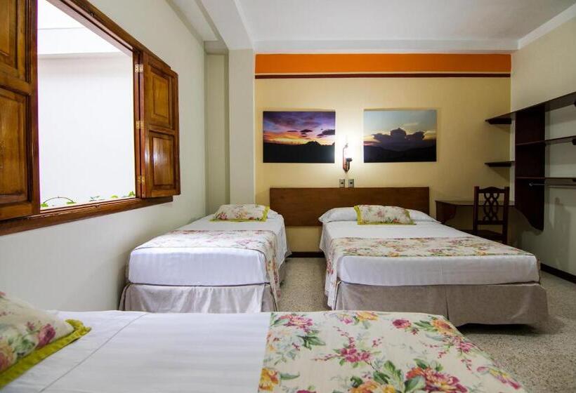 سوییت خانوادگی, Valdivia Plaza