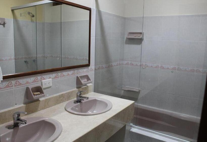 سوییت خانوادگی, Valdivia Plaza