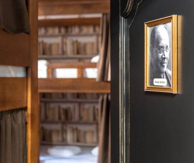 تختخواب در اتاق مشترک, Tsatsa Hotel Hostel