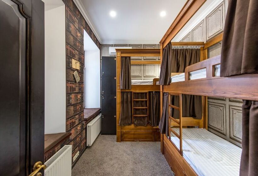 تختخواب در اتاق مشترک, Tsatsa Hotel Hostel