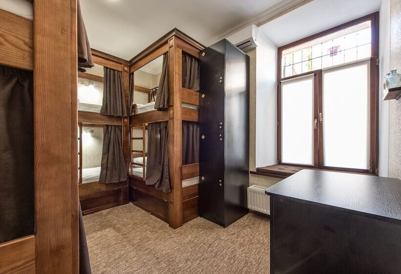 تختخواب در اتاق مشترک, Tsatsa Hotel Hostel