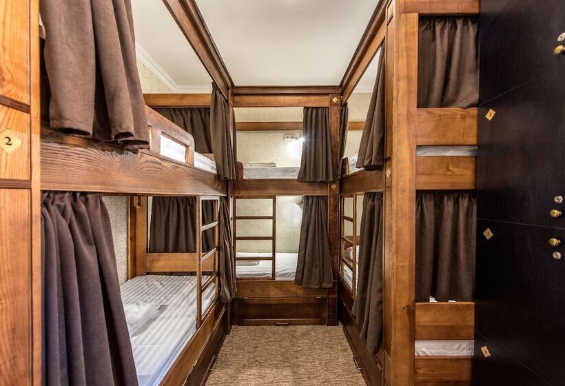 تختخواب در اتاق مشترک, Tsatsa Hotel Hostel