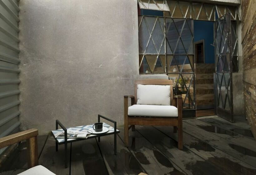 سوئیت مستر, Don Jacinto Stay&sip