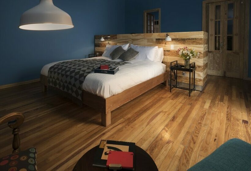 سوئیت مستر, Don Jacinto Stay&sip