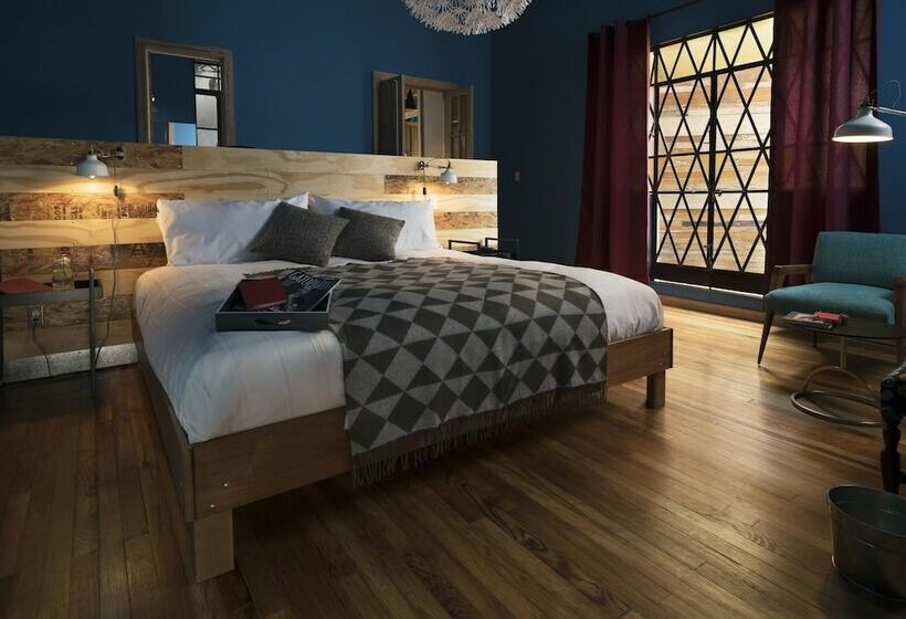 سوئیت مستر, Don Jacinto Stay&sip