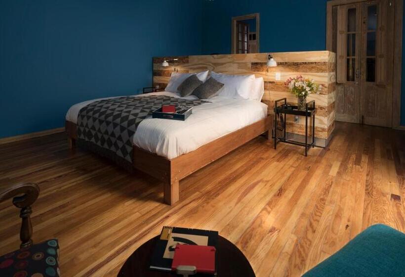 سوئیت مستر, Don Jacinto Stay&sip