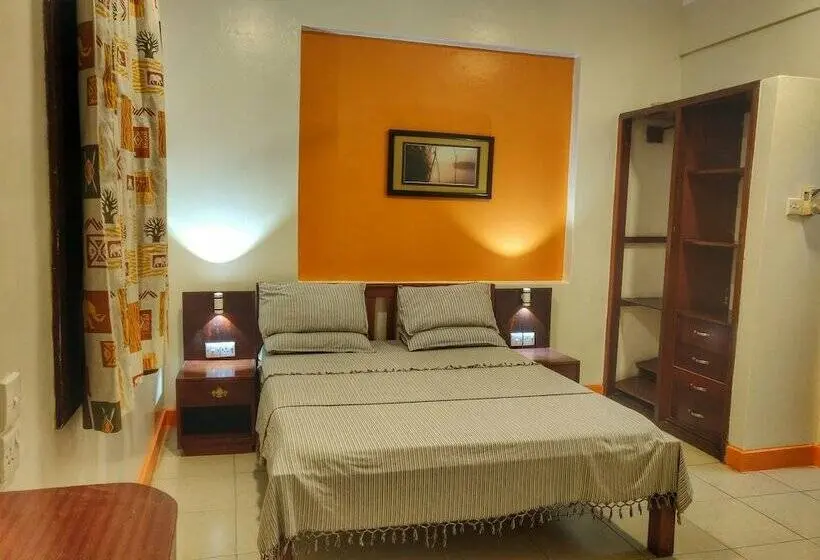 اتاق خانوادگی, Marigold Guest House