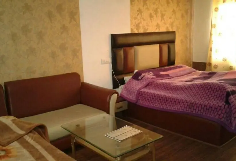 デラックスルーム, Adb Rooms Hotel Patnitop