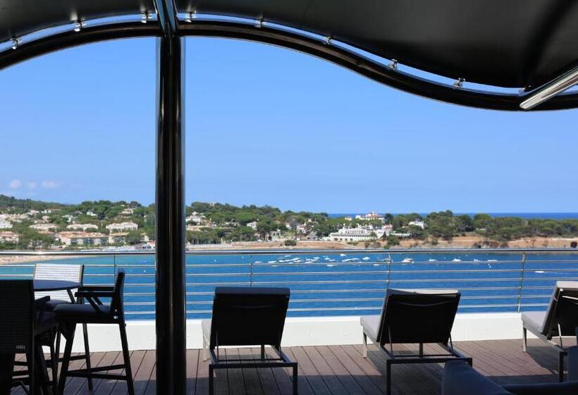 جناح دور أخير, Alàbriga Hotel Gl