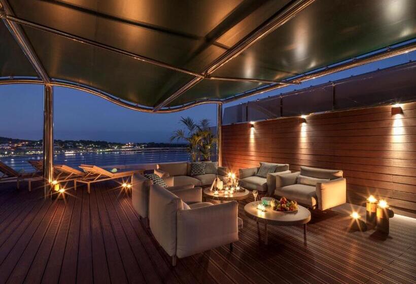 جناح دور أخير, Alàbriga Hotel Gl