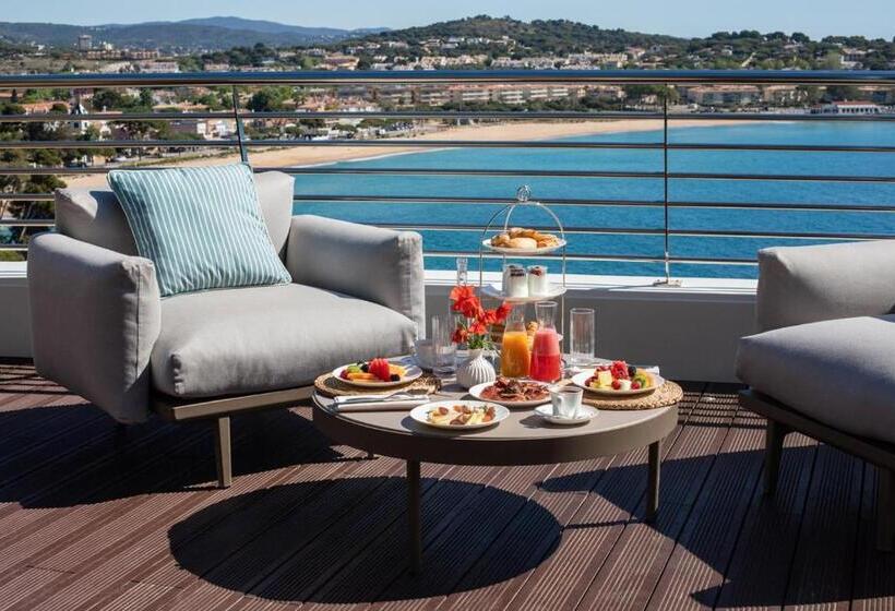 جناح دور أخير, Alàbriga Hotel Gl