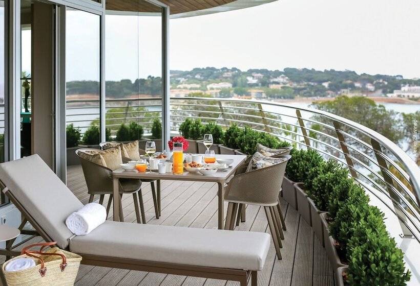 جناح دور أخير, Alàbriga Hotel Gl