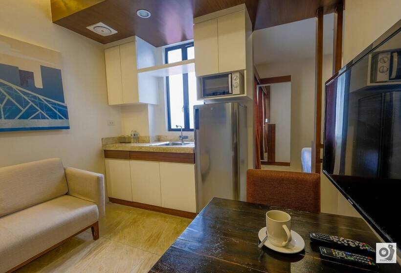 Люкс, Bed And Bath Serviced Suites