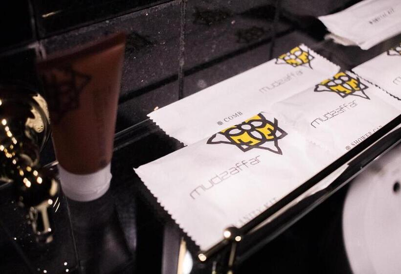 Suite Junior, Mudzaffar