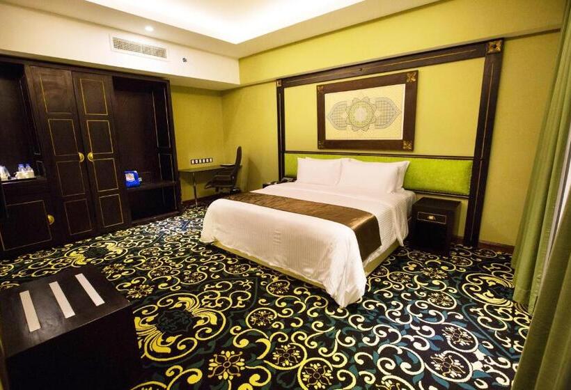 Suite Junior, Mudzaffar