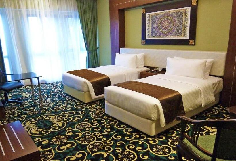 Quarto deluxe, Mudzaffar