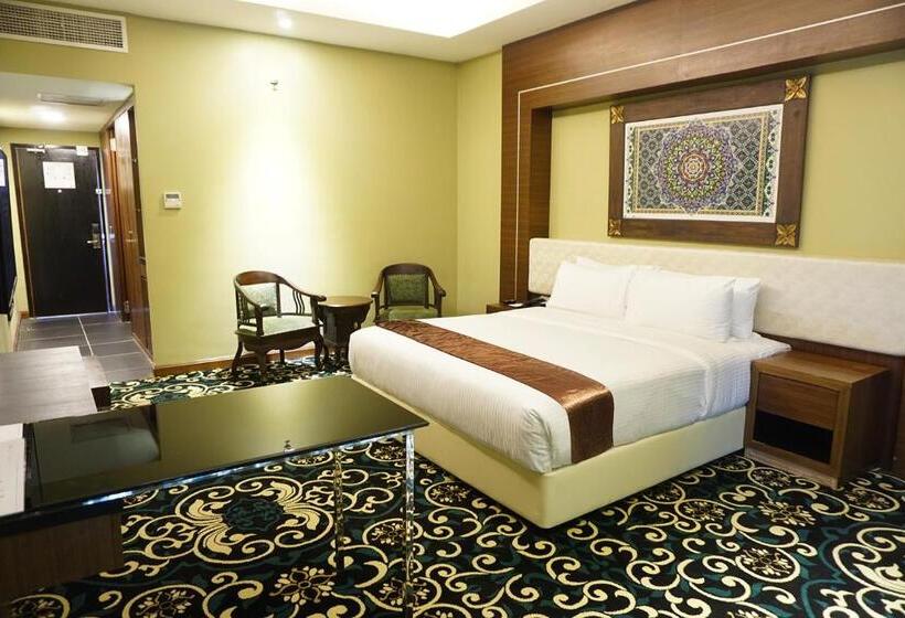 Quarto Executivo Cama King, Mudzaffar