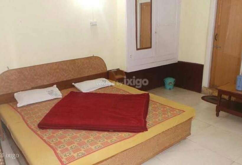 Quarto Deluxe, Neelam Raj