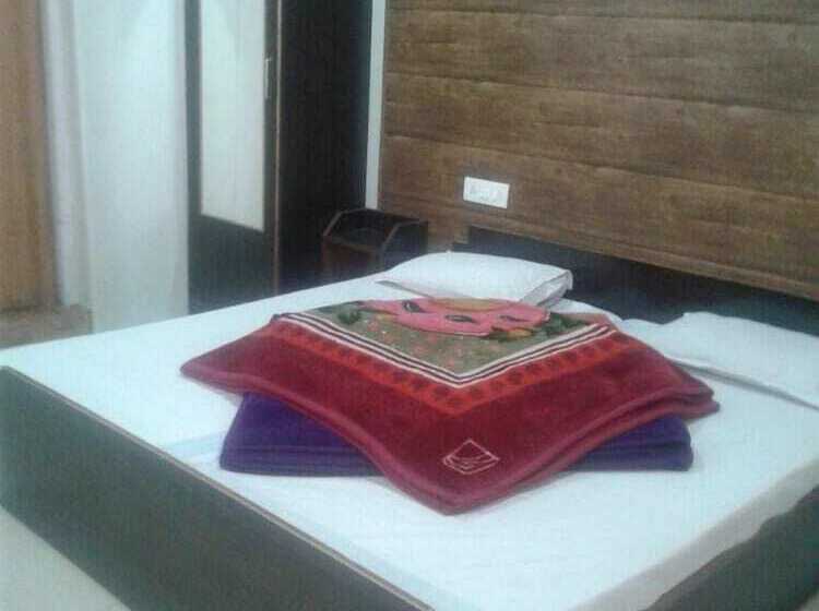 Quarto Deluxe, Neelam Raj