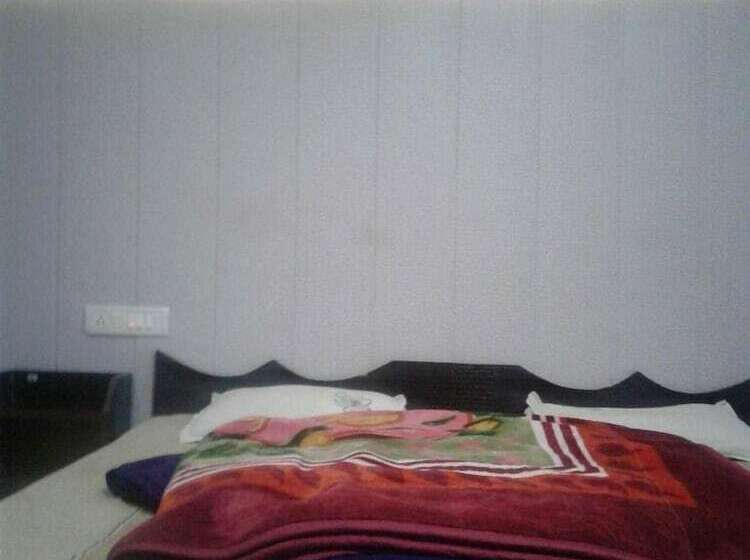 Quarto Deluxe, Neelam Raj